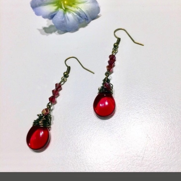 Red czech glass teardrop wirewrapped bronze earrings - Picture 1 of 2